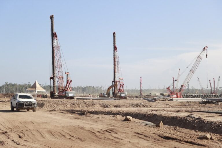 Potret aktivitas konstruksi pada area KIHI Tanah Kuning, Kabupaten Bulungan, November 2023.